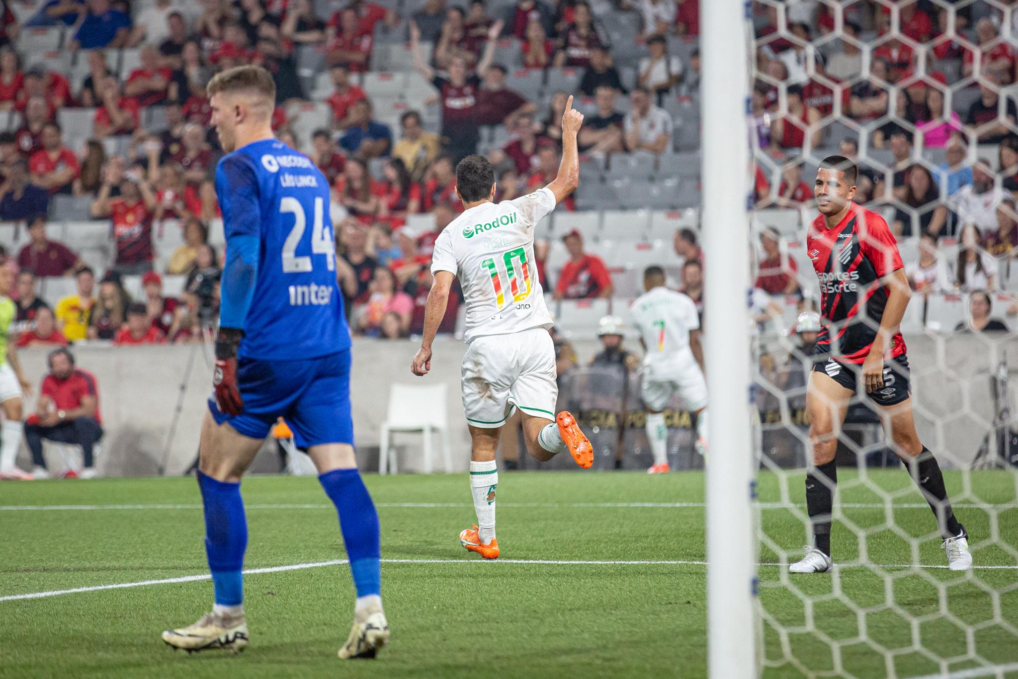 Com infelicidade do goleiro, Athletico perde para o Juventude e amplia jejum na Arena
