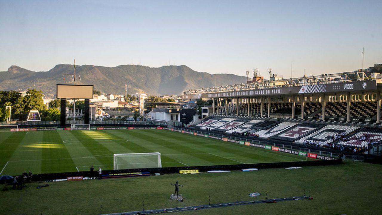 Athletico volta a São Januário