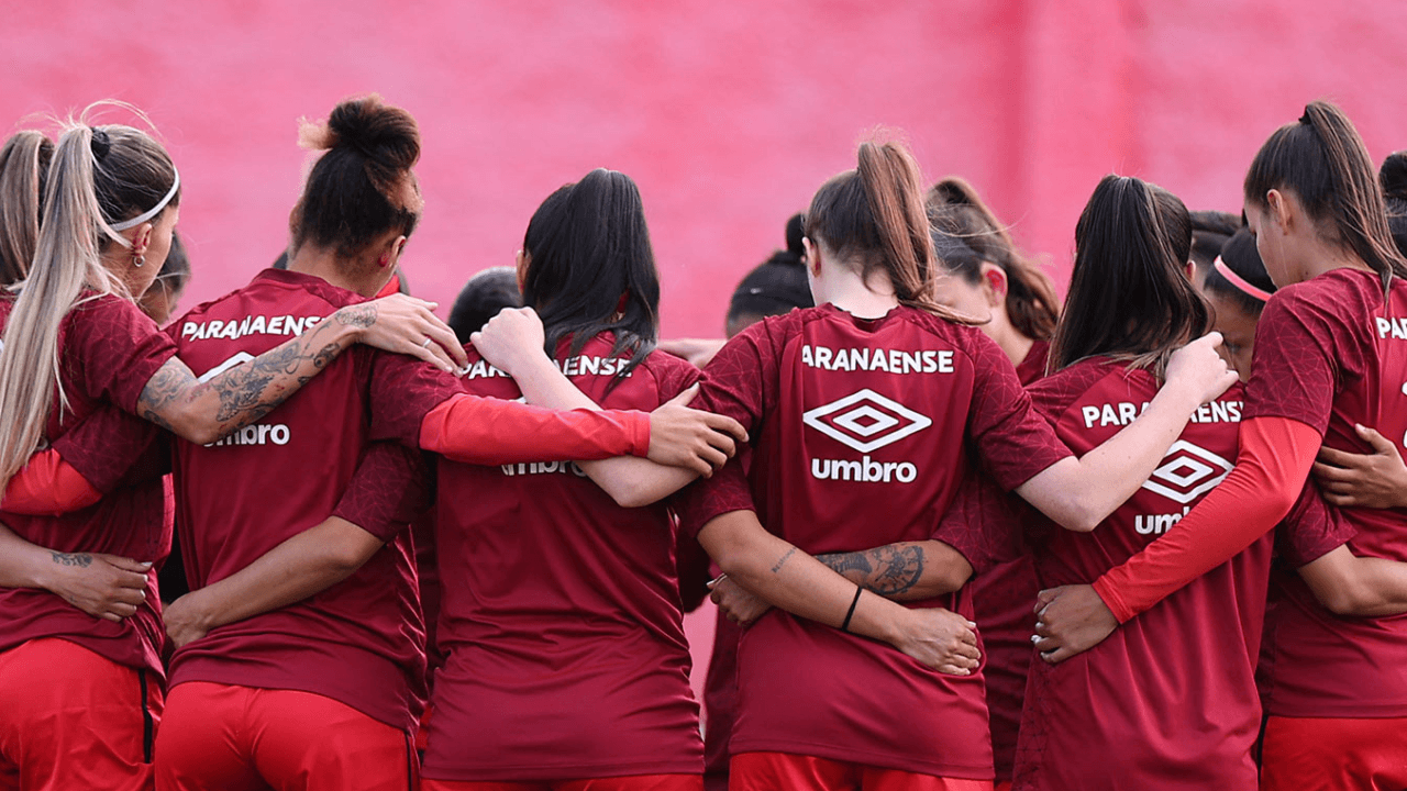Jogadoras do Athletico desabafam após fim de projeto: "Petraglia não gosta de futebol feminino"