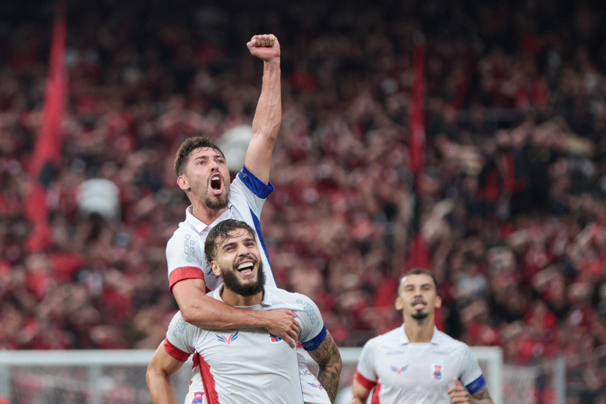 Eduardo Tanque marcou o gol paranista.