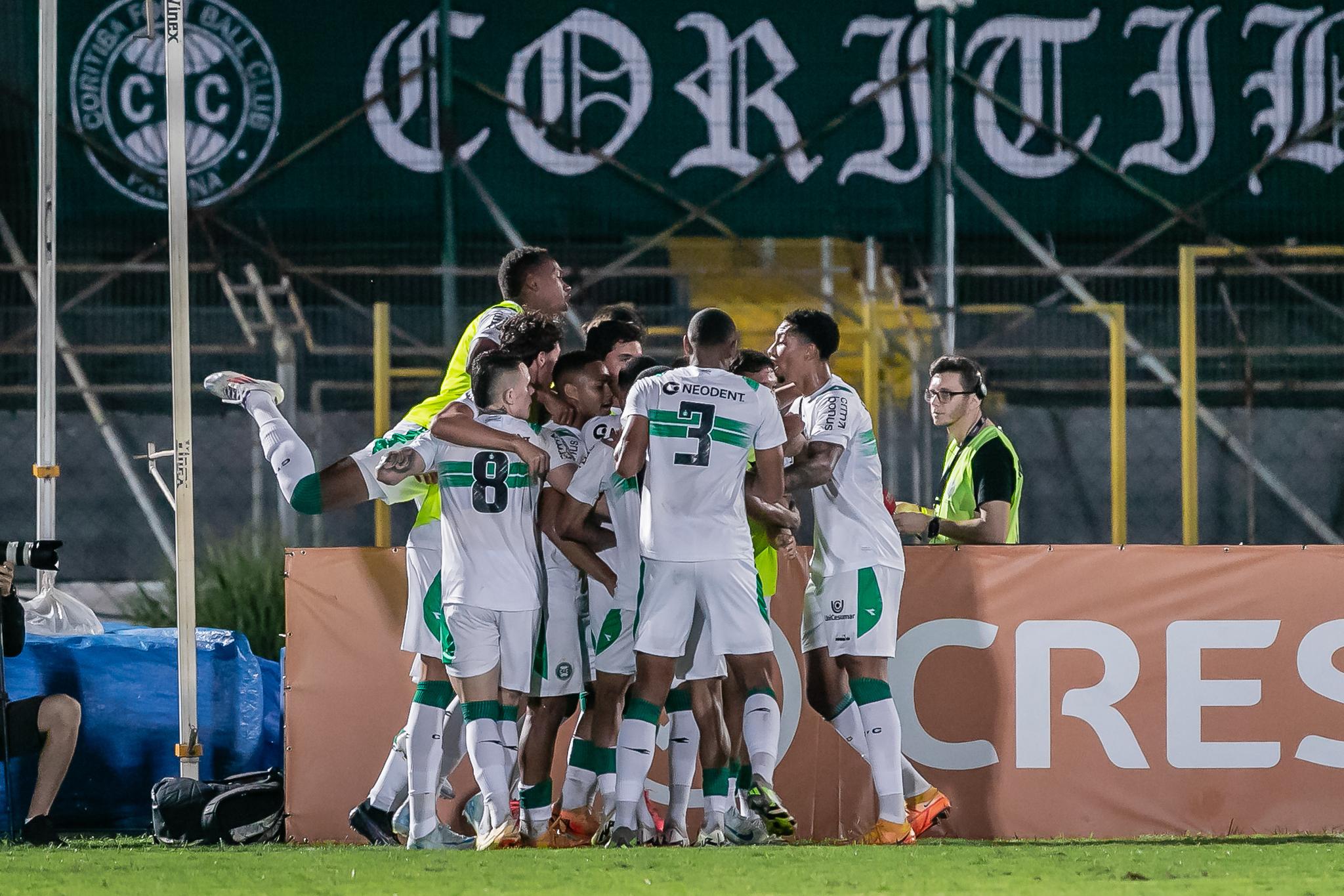 Coritiba define futuro de volante que disputou Série B em 2024