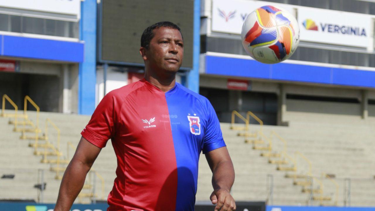Maior artilheiro do Paraná, Saulo relembra auge do clube e revela bastidores dos anos 90