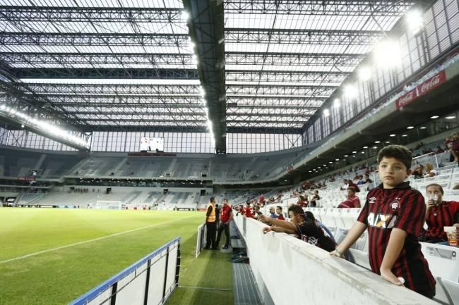 Arena da Baixada tem recebido pouco público em 2015 (Foto: Hugo Harada/Gazeta do Povo)