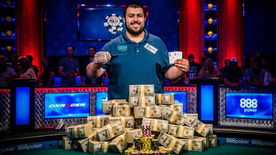 Americano Scott Blumstein foi o grande campeão do Mundial de poker 2017. Grandes premiações chamam atenção no poker. Foto: Divulgação/WSOP/Fabfotos