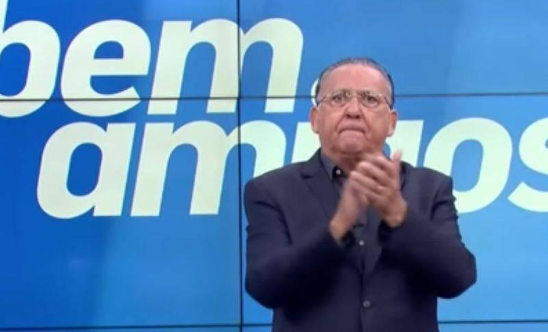 Galvão Bueno, narrador da Globo, bate palmas para o Atlético-PR durante o Bem, Amigos.