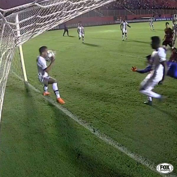 Flamengo x Vitória: erro arbitragem quase definiu a partida.