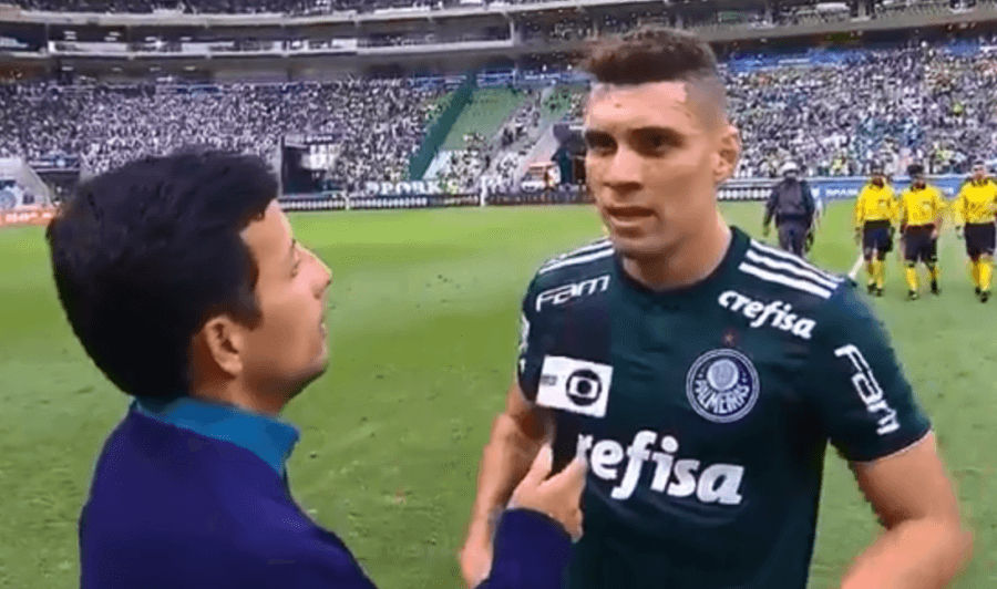 Camisa 10 do Palmeiras detona árbitro após cartão em comemoração: “Vergonha”
