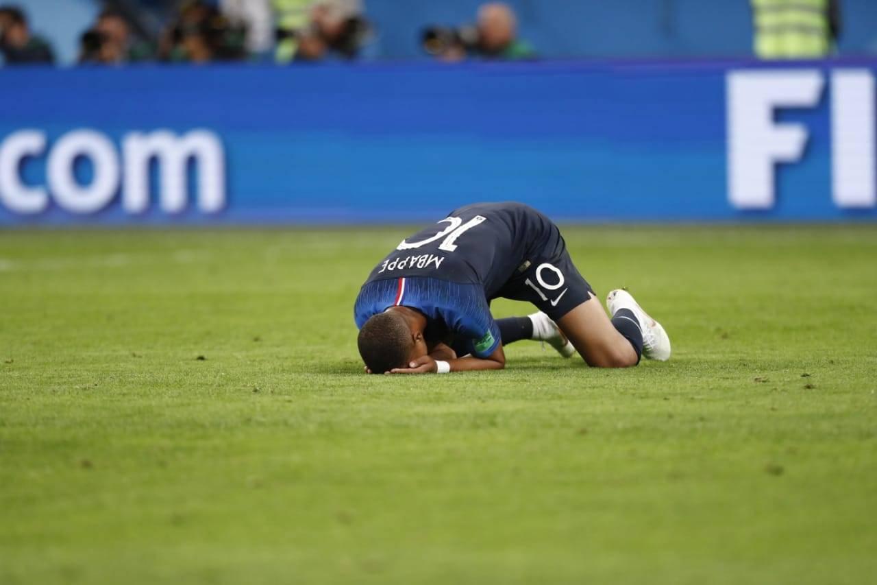 Mbappé comemora vitória da França contra a Bélgica na Copa do Mundo 2018. Foto: Jonathan Campos/Gazeta do Povo