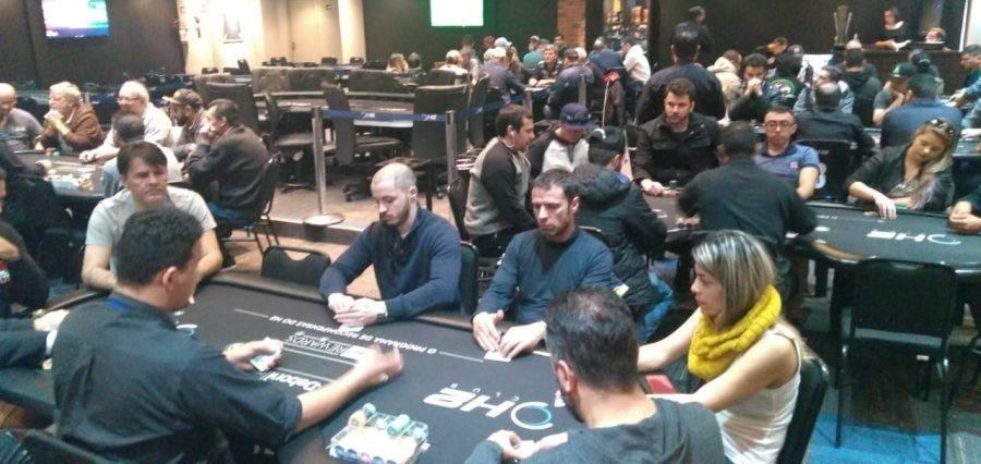 A terceira etapa do Circuito Resenha do Poker registrou a participação de 78 jogadores.  Foto: Robson Martins.