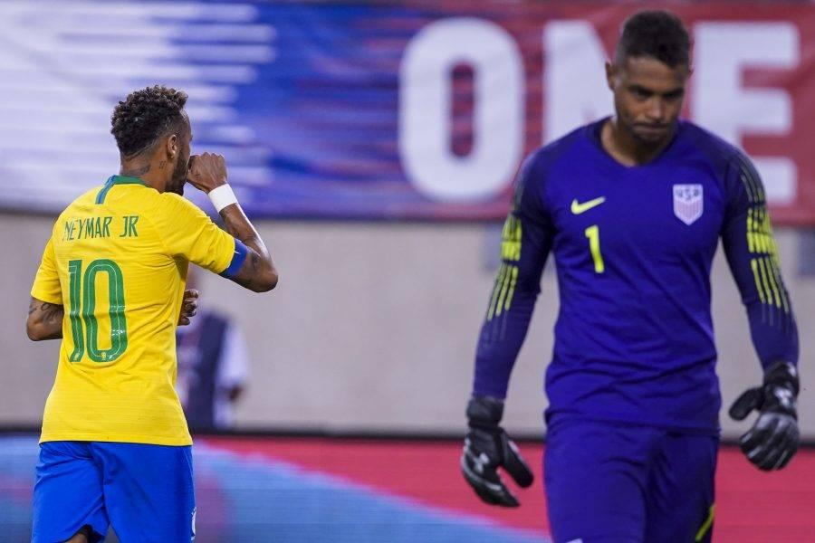 Neymar, do Brasil, comemora seu gol marcado de pênalti, marcado diante do Estados Unidos. IGOR CASTRO/ESTADÃO CONTEÚDO