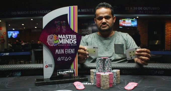 Célio Moraes, o grande campeão do MasterMinds 11. Fotos: Super Poker.