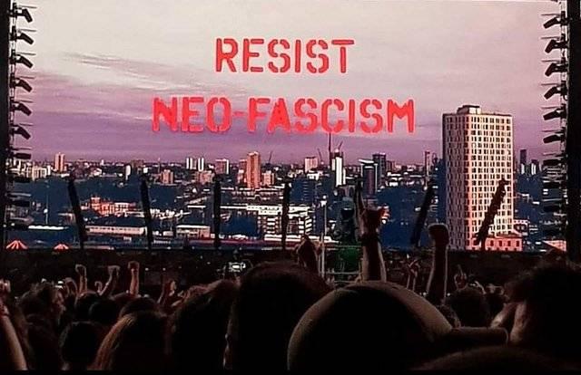 Painel ataca o neofacismo e pede resistência. Músico faz alusão a Bolsonaro. Foto: reprodução Instagram