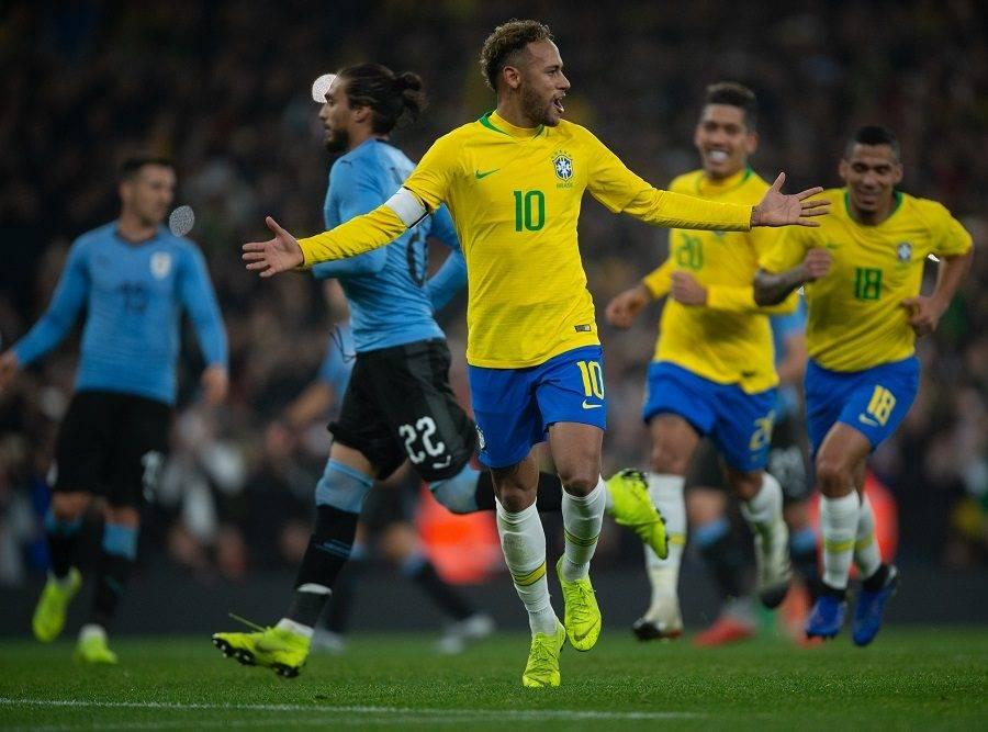 Neymar comemora gol no amistoso entre Brasil e Uruguai, em Londres. Pedro Martins / MoWA Press