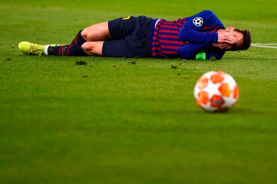 Messi durante jogo que seria transmitido pelo Facebook no Brasil. (Photo by Josep LAGO / AFP)