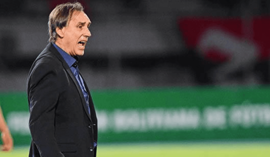 Técnico de rival do Athletico na Libertadores deixa cargo após derrota e ameaças