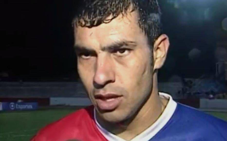 Fábio Carille, técnico do Corinthians, dá entrevista como lateral do Paraná Clube, onde foi campeão paranaense em 1996.