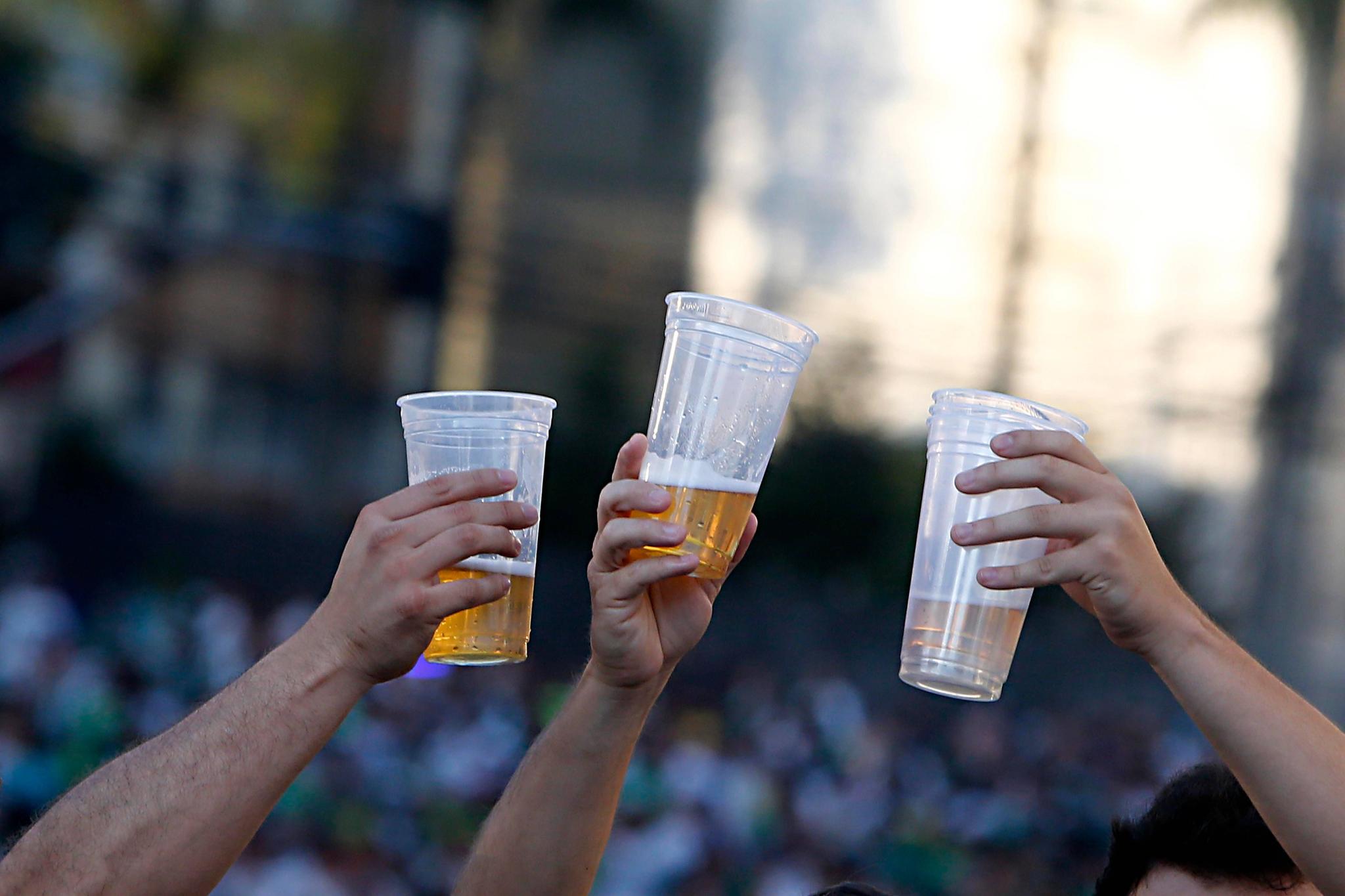 Cerveja é proibida dentro dos estádios do Paraná há quase dez anos.
