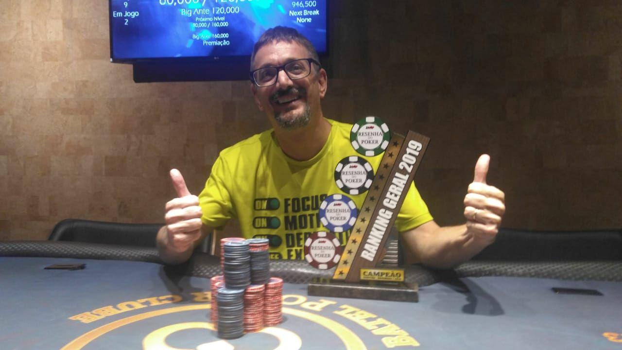 Luís Fernando Arioli foi o campeão geral do Circuito Resenha do Poker 2019. Foto: Robson Martins/Gazeta do Povo