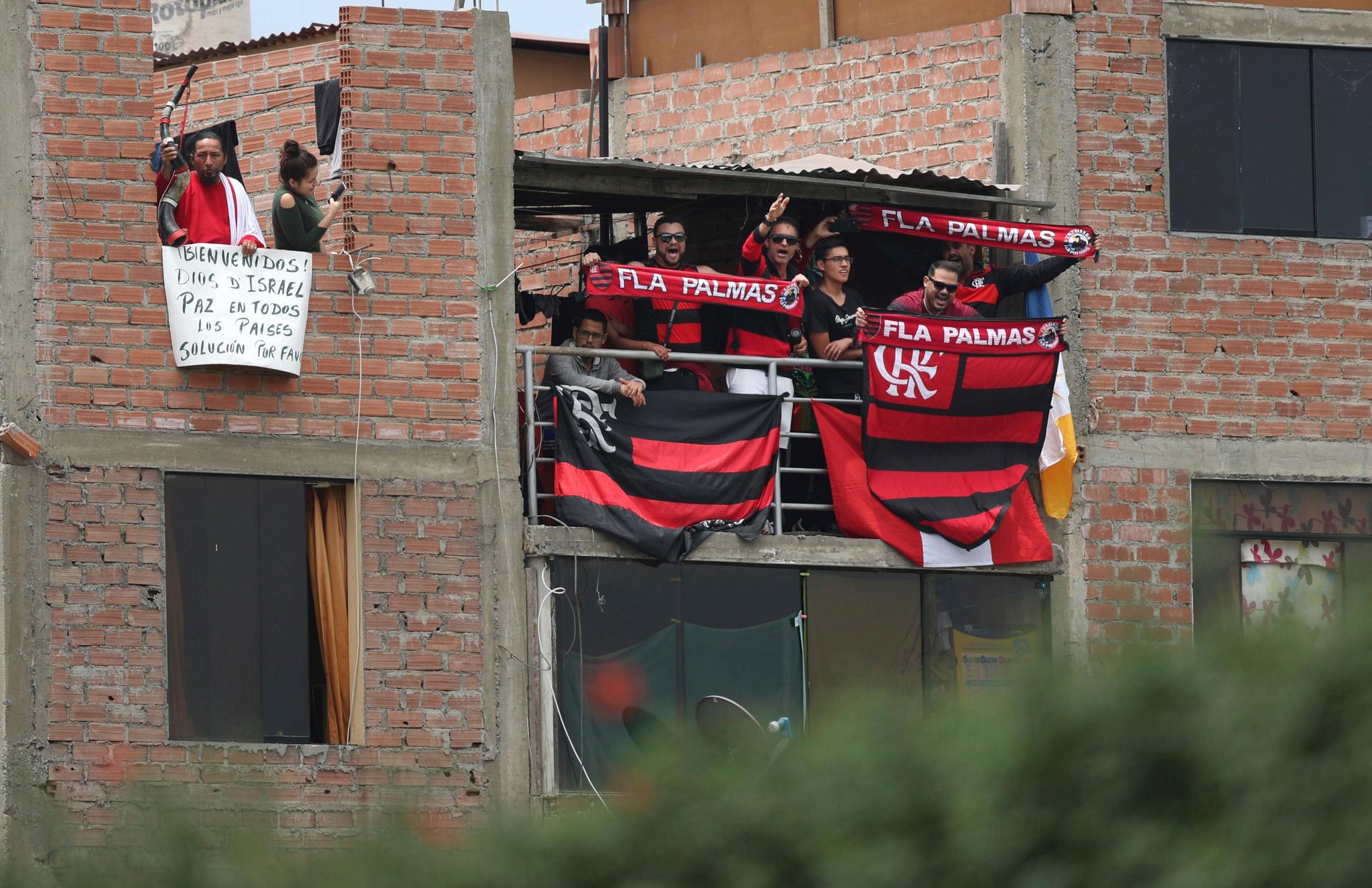 Conmebol patrocina triste espetáculo que submete torcedores de Flamengo e River ao sofrimento