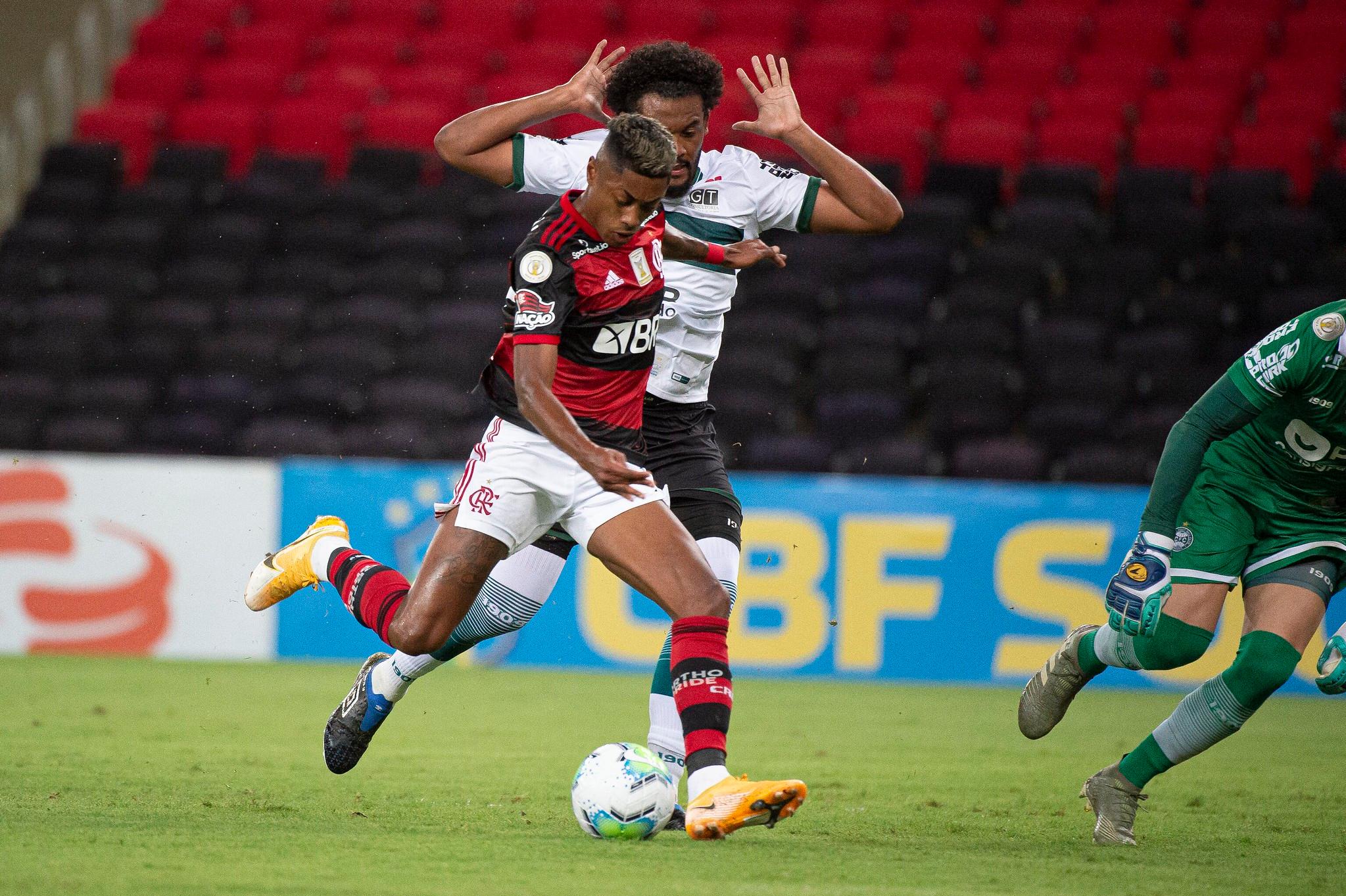 Bruno Henrique fez um gol e perdeu outros tantos. Flamengo x Coritiba foi um jogo de dois extremos.
