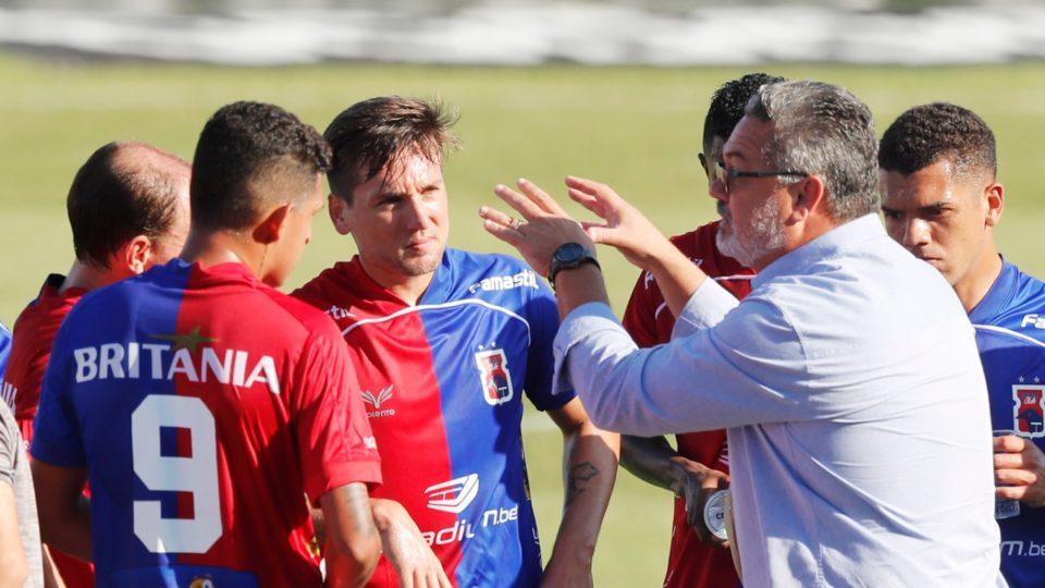 Rogério Micale tenta dar um jeito no Tricolor.