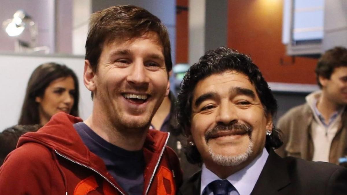 Messi posta foto com Maradona para se despedir. Os dois são os grandes nomes do futebol argentino.