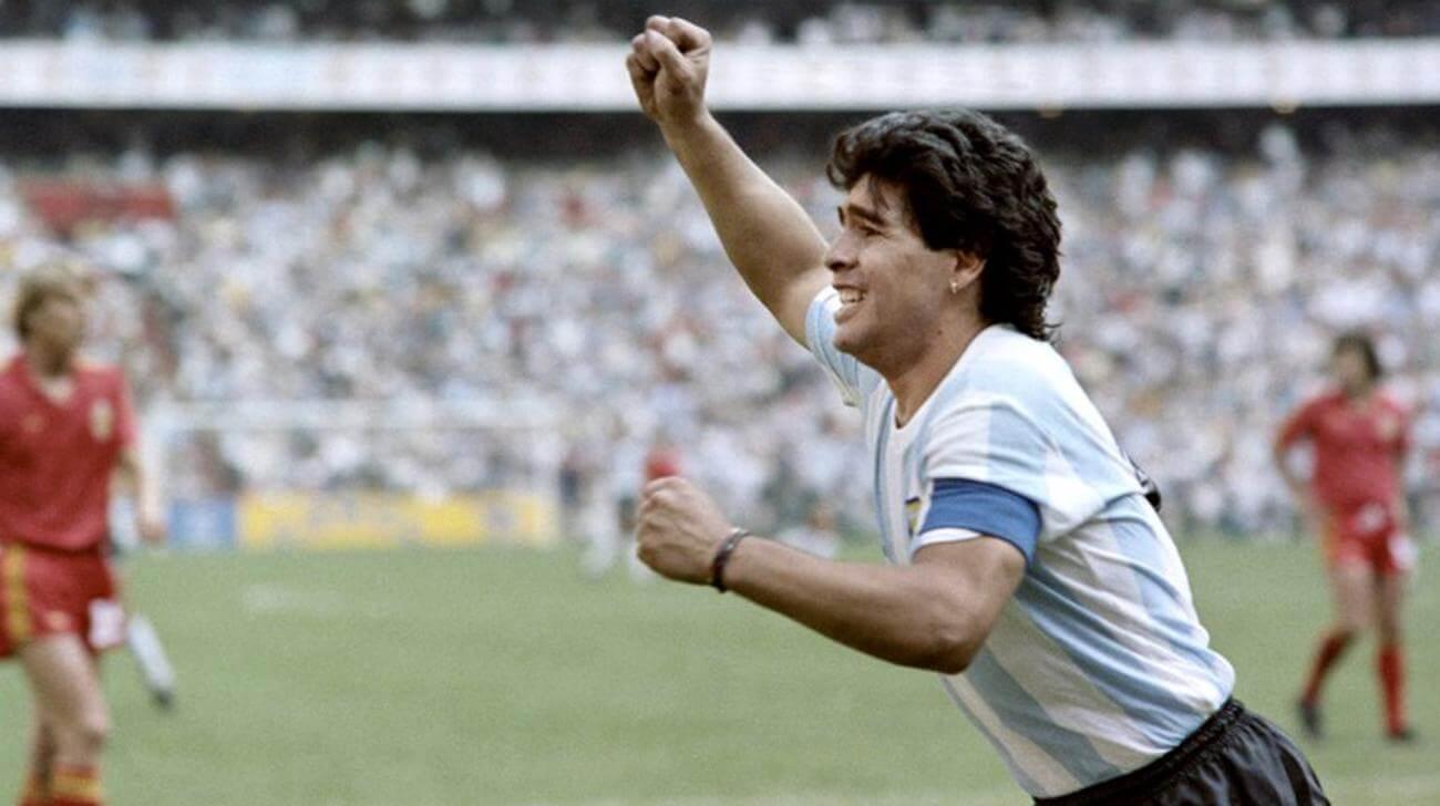 Diego Maradona, mais perto da Mano de Dios