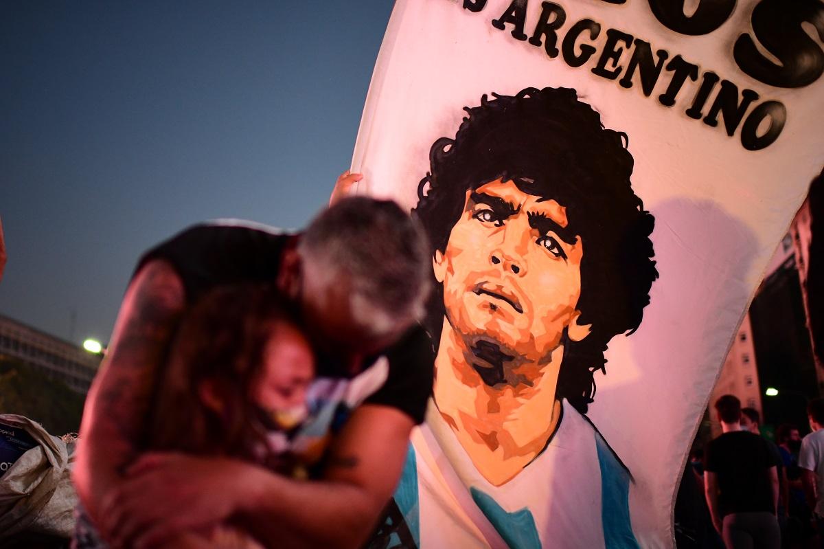 Argentinos lotaram ruas de Buenos Aires para chorar pela morte de Maradona