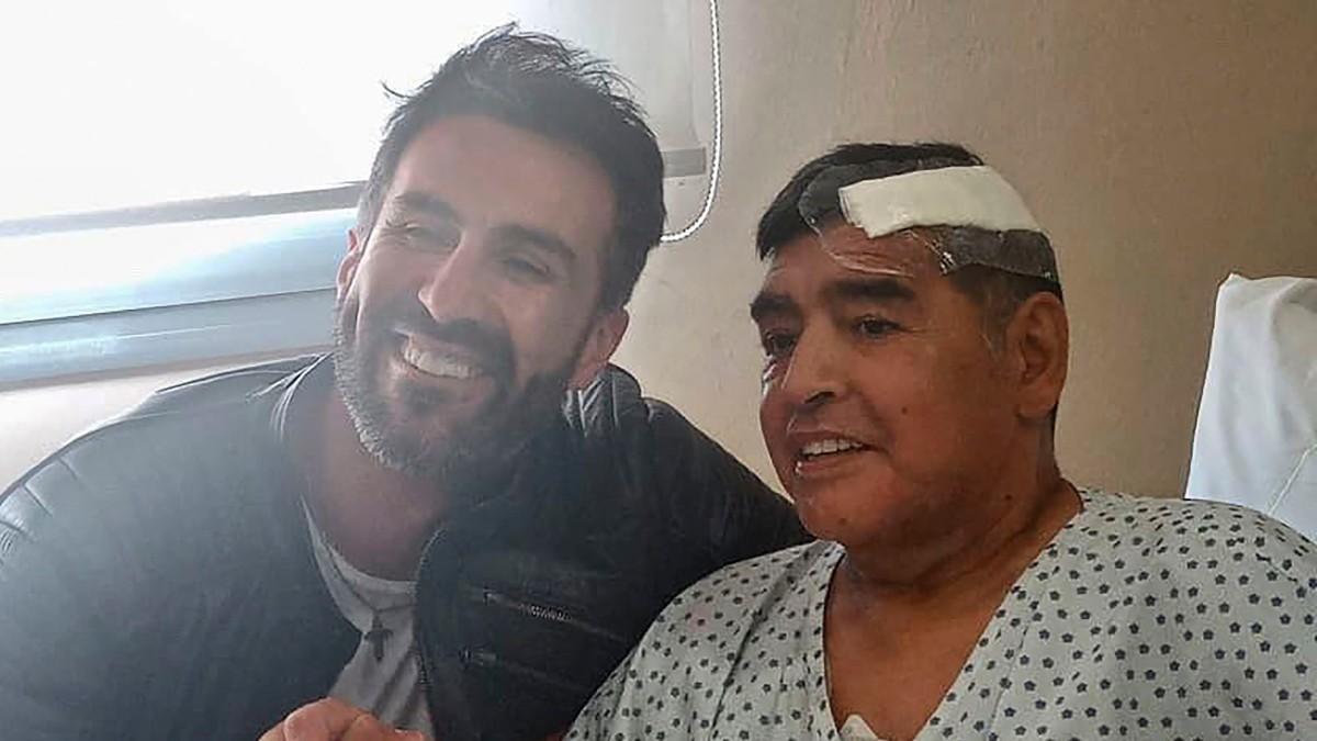 Maradona com o médico pessoal, Leopoldo Luque.