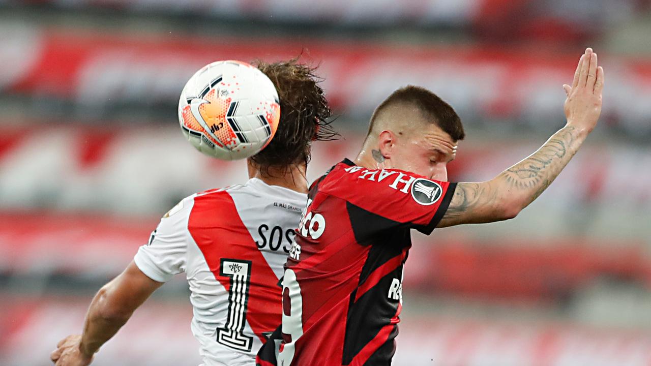 Sosa e Renato Kayzer no jogo de ida entre Athletico e River Plate. A volta, nesta terça-feira (21), pode entrar pra história do Furacão.