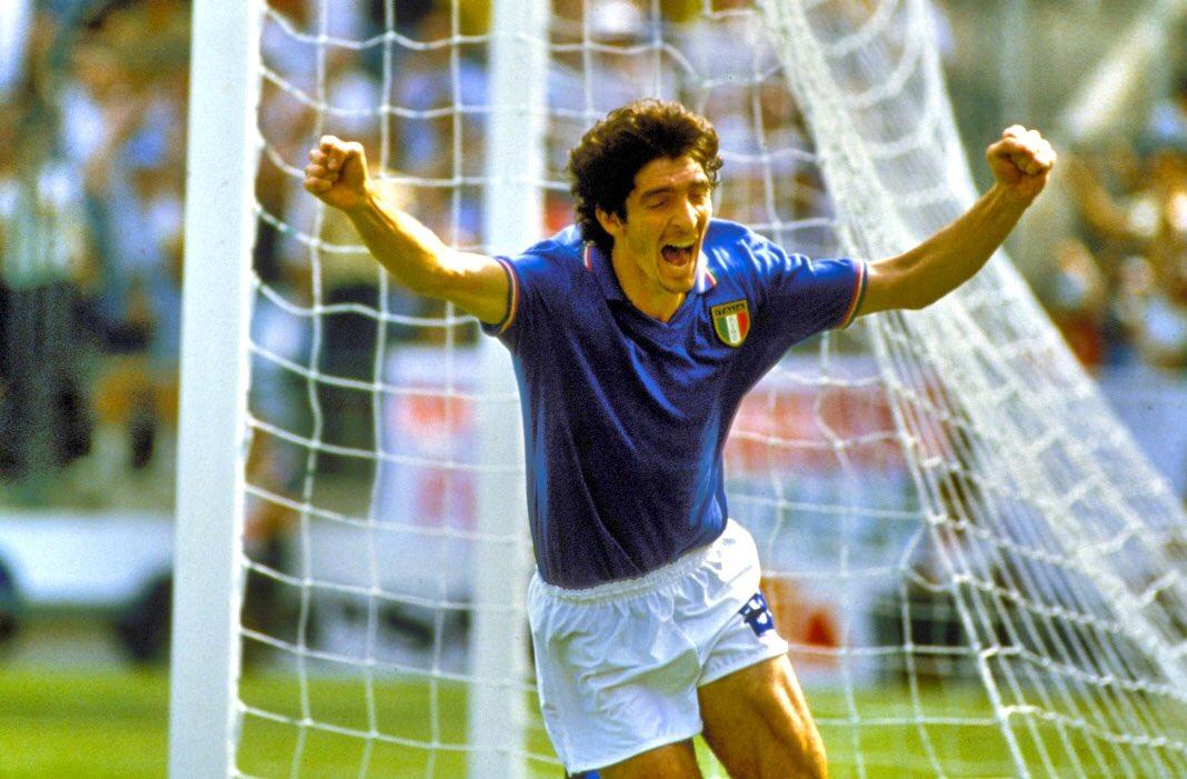 Num único movimento, Paolo Rossi marcou de cabeça e saiu para o abraço. Início do sonho dele e da nossa tristeza naquele Brasil 2&#215;3 Itália.