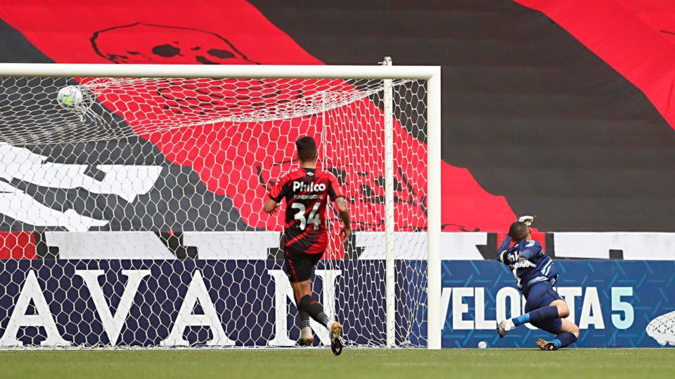 Athletico perdeu para o Atlético-MG por 1 a 0. Foto: Albari Rosa/Foto Digital/UmDois. 
