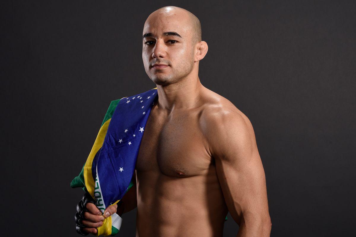 Marlon Moraes representa o Brasil no UFC.