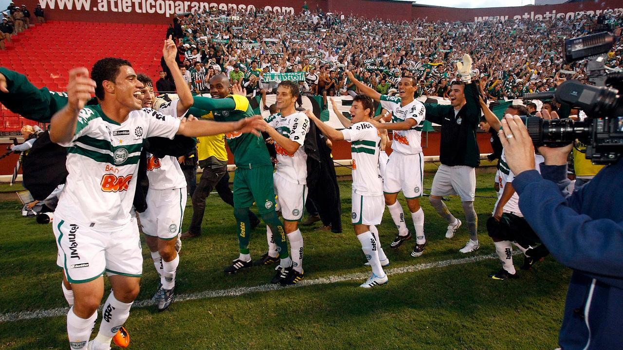 Em 2011, o Coritiba venceu o Athletico na Arena e foi campeão estadual.
