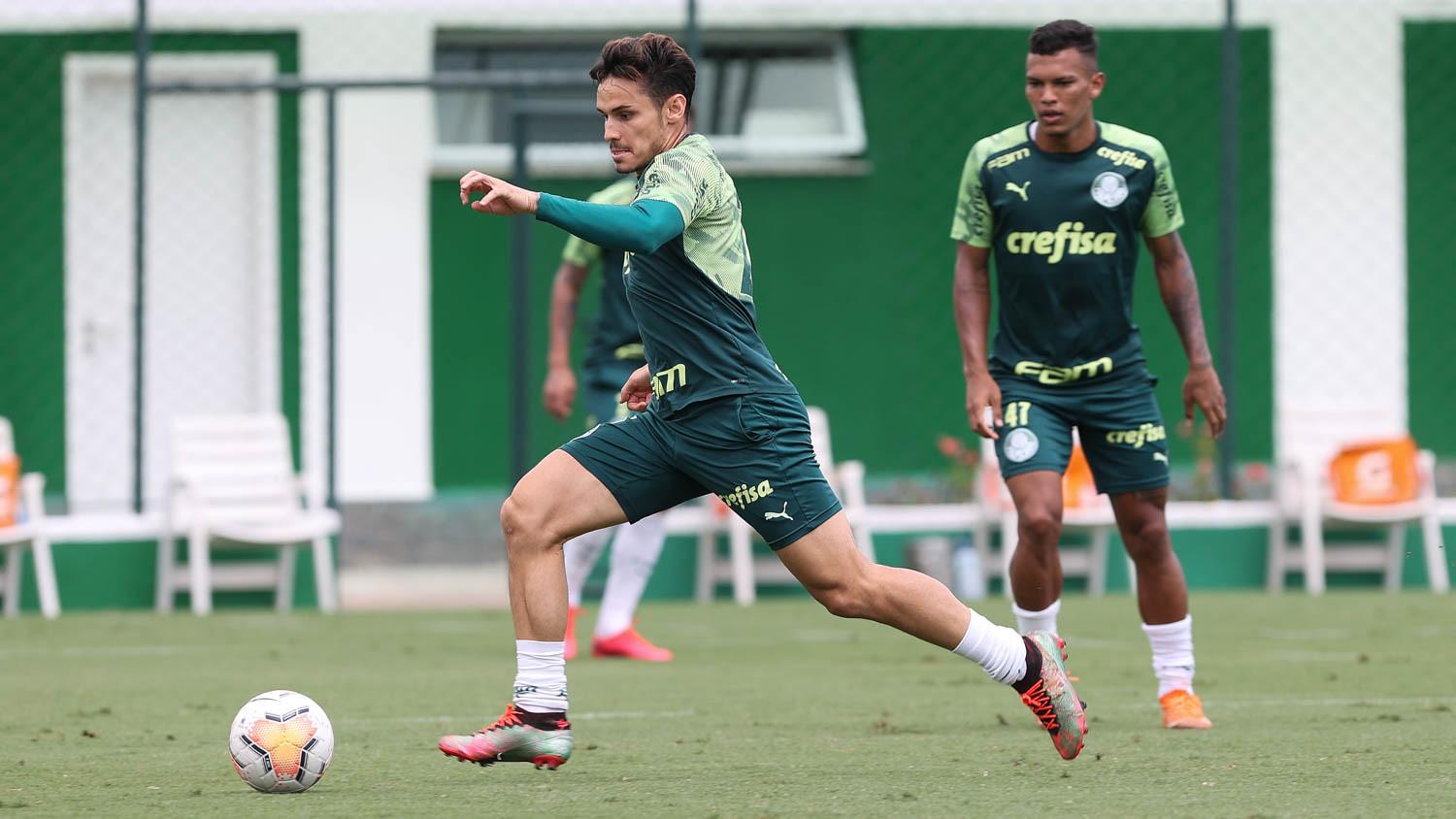 Raphael Veiga exalta equipe do Palmeiras.