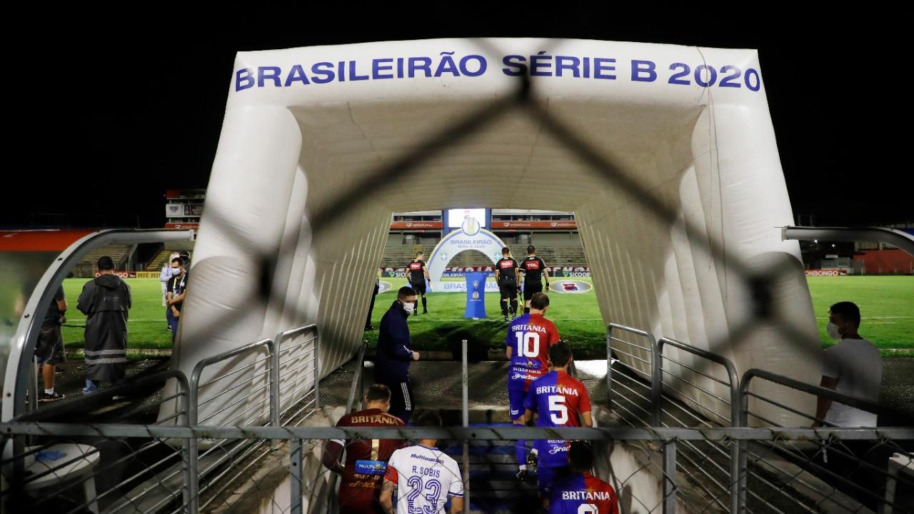 Paraná se despediu da Série B contra o Cruzeiro.