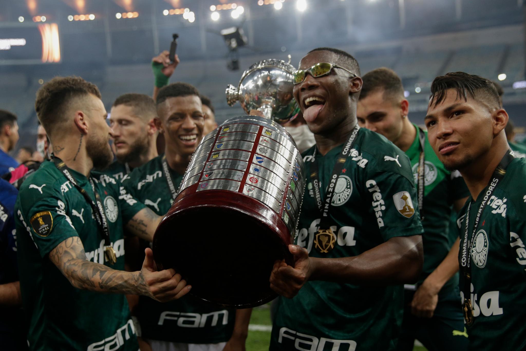 Jogadores comemoram o título da Libertadores.