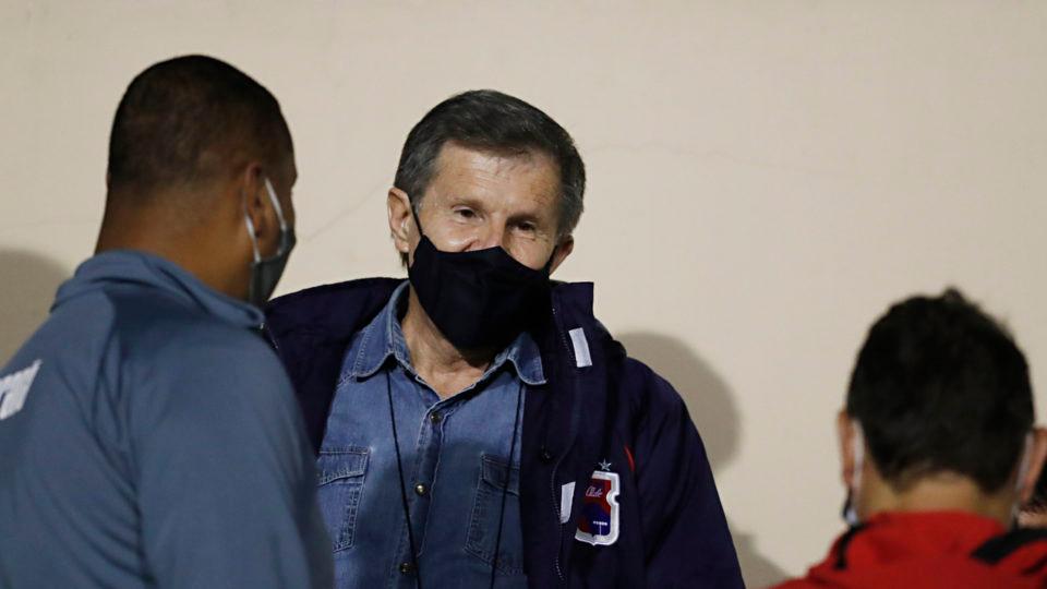 Sérgio Molletta assumiu o Paraná de forma interina e pode permanecer até o final do ano. Foto: Albari Rosa/Foto Digital/UmDois Esportes.