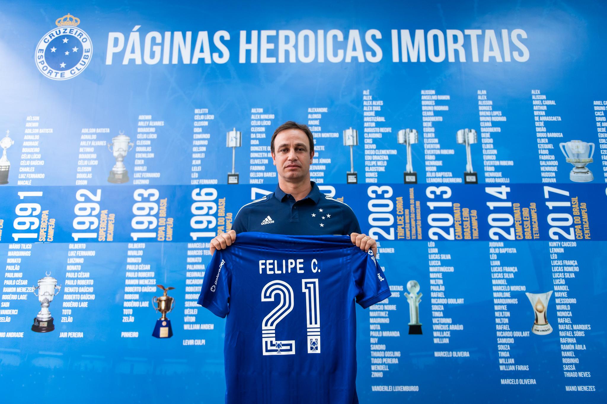 Felipe Conceição foi apresentado como novo técnico do Cruzeiro