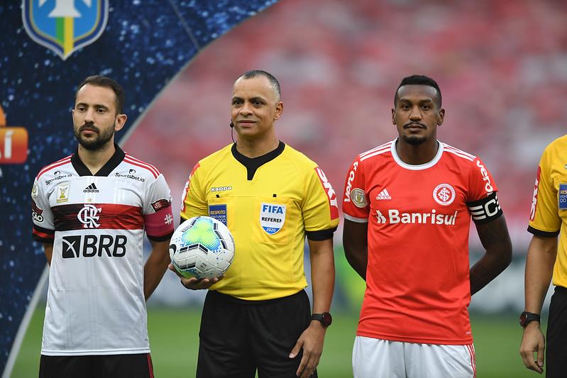 Flamengo e Inter fazem final antecipada do Brasileirão. No primeiro turno, empate por 2 a 2 no Beira-Rio