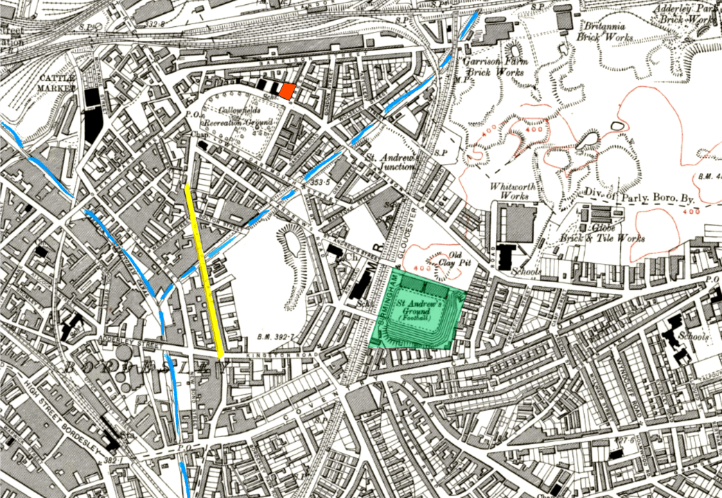   Mapa de Small Heath na década de 1910: o pub The Garrison (laranja), a   Watery Lane (amarelo), os canais (azul) e o estádio St. Andrew (verde).   Crédito: reprodução.   