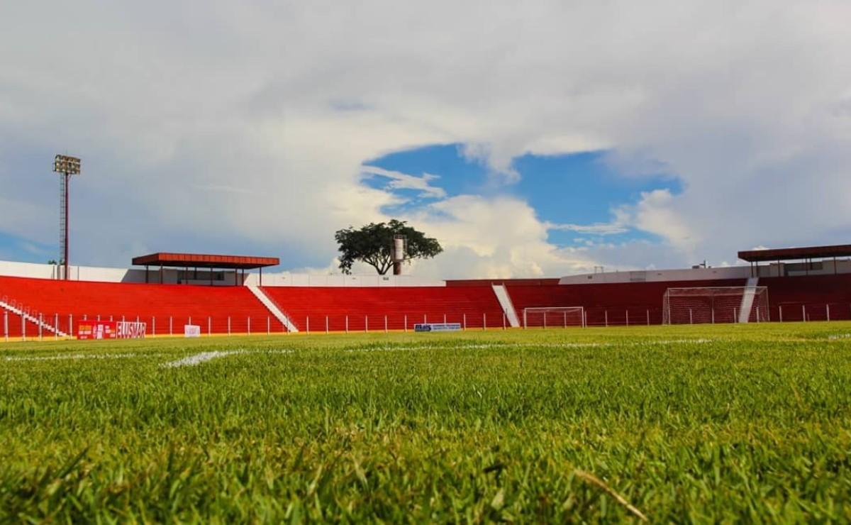 Estádio Engenheiro Luthero Lopes, o Caldeirão, palco do duelo do Coritiba contra o União Rondonópolis.