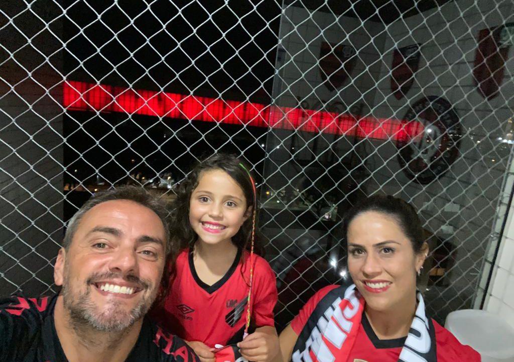 Renato, Maria Clara e Fabíola: vizinhos da Arena da Baixada sentem saudade da arquibancada