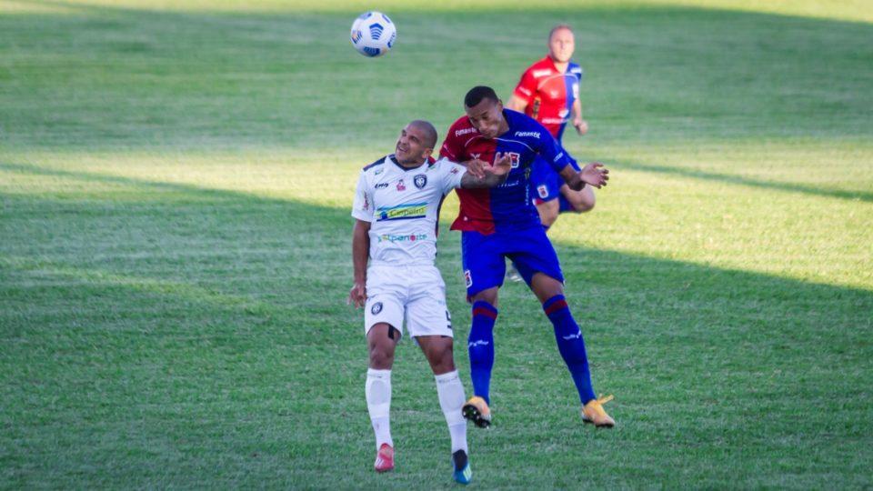 Cianorte e Paraná fizeram um jogo truncado no Albino Turbay.
