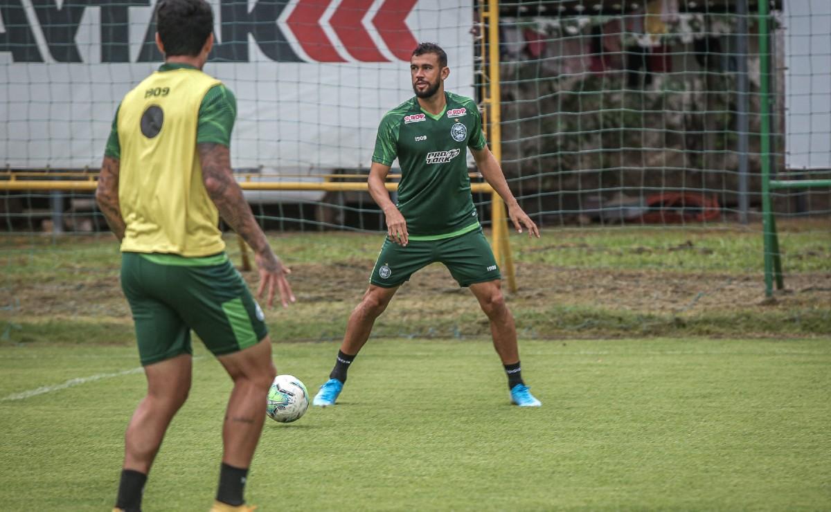 Luciano Castán será uma das novidades do Coritiba contra o União Rondonópolis.