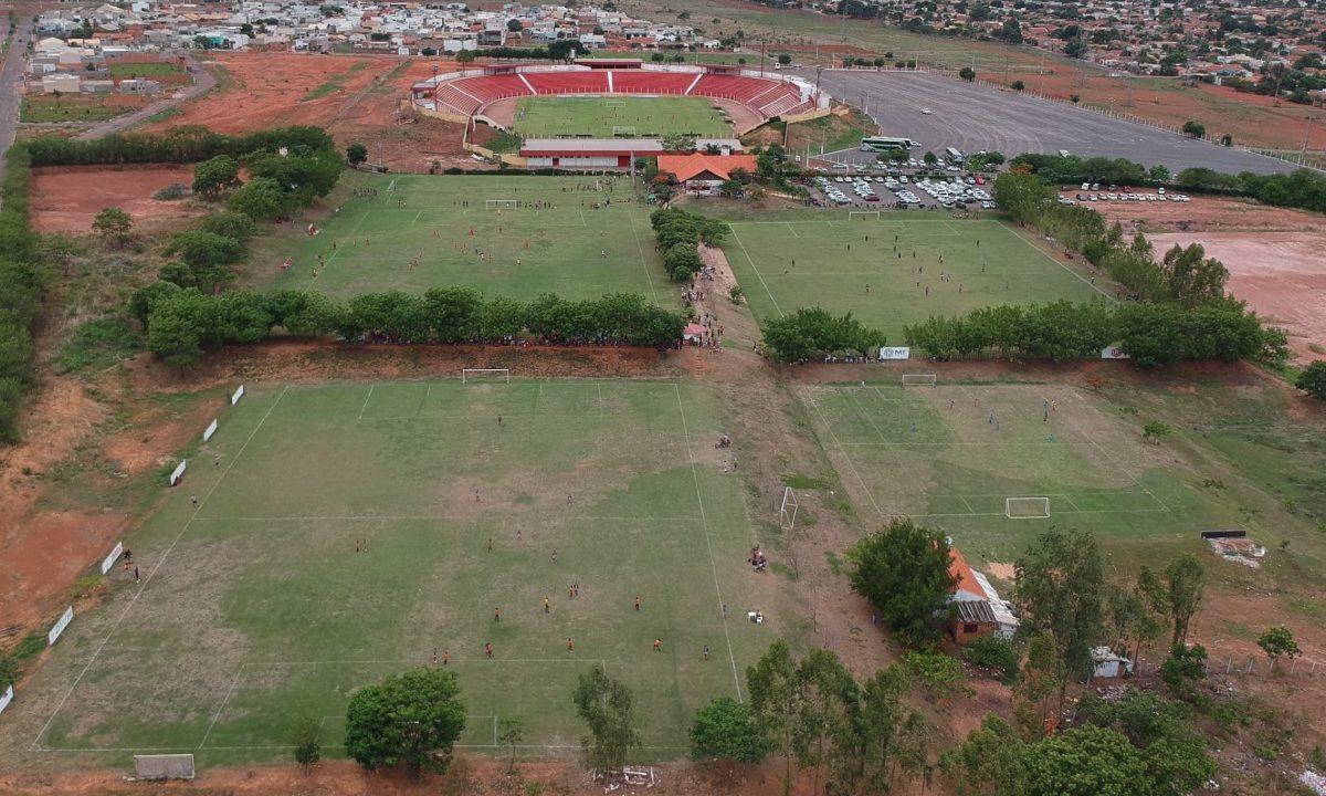 União Rondonópolis está ampliando seu CT, que fica nos fundos do estádio e já conta com quatro campos com tamanho oficial, para o time principal e a base.