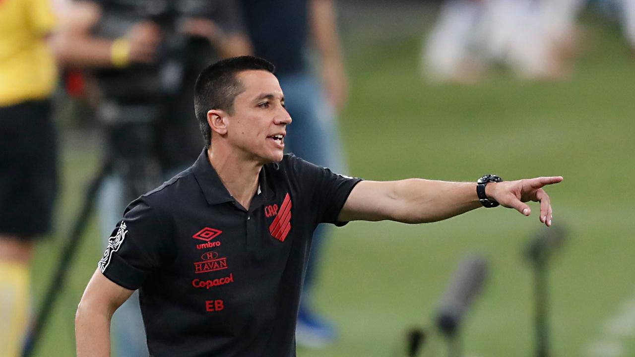 Eduardo Barros assumiu interinamente o Athletico em 2019 e 2020, não sendo computado na nova regra.