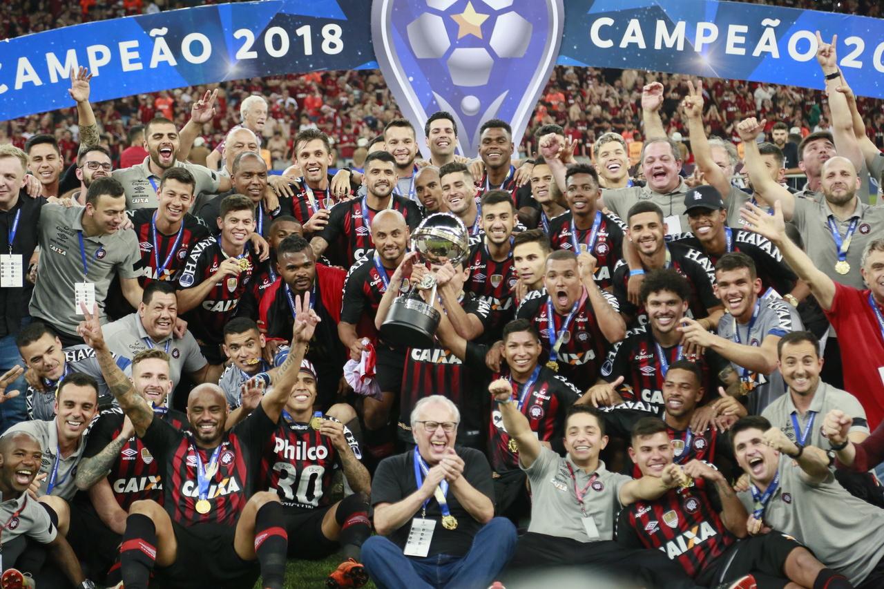 Athletico levantou a taça da Sul-Americana em 2018