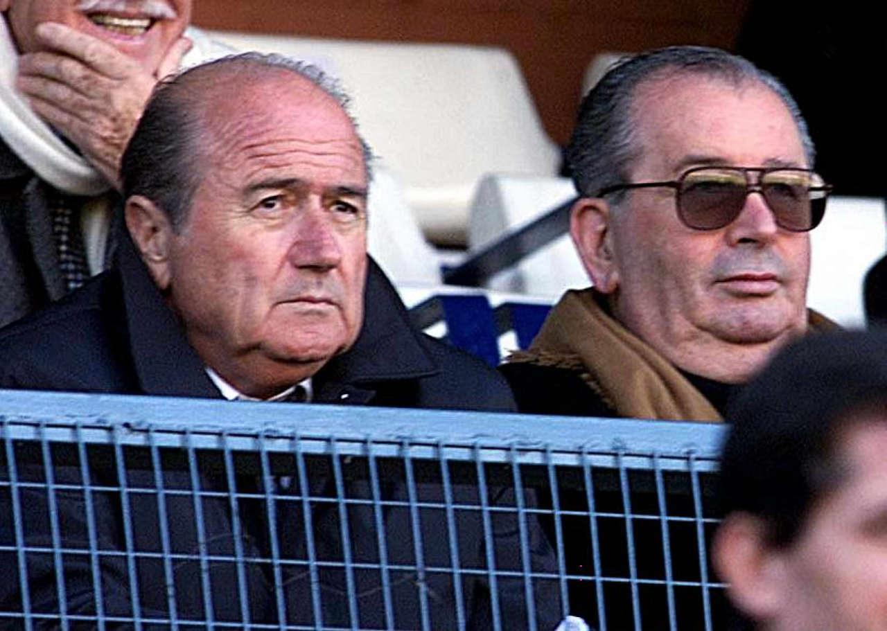 Joseph Blatter, ex-presidente da Fifa,e Julio Grondona, ex-presidente da AFA.