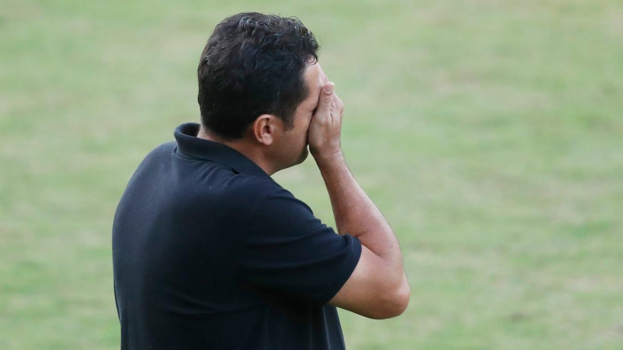 “Sentimento de culpa, tristeza e vergonha”, desabafa técnico do Paraná, após goleada histórica